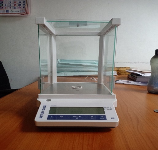 Weighting Balance and Digital pH Meter